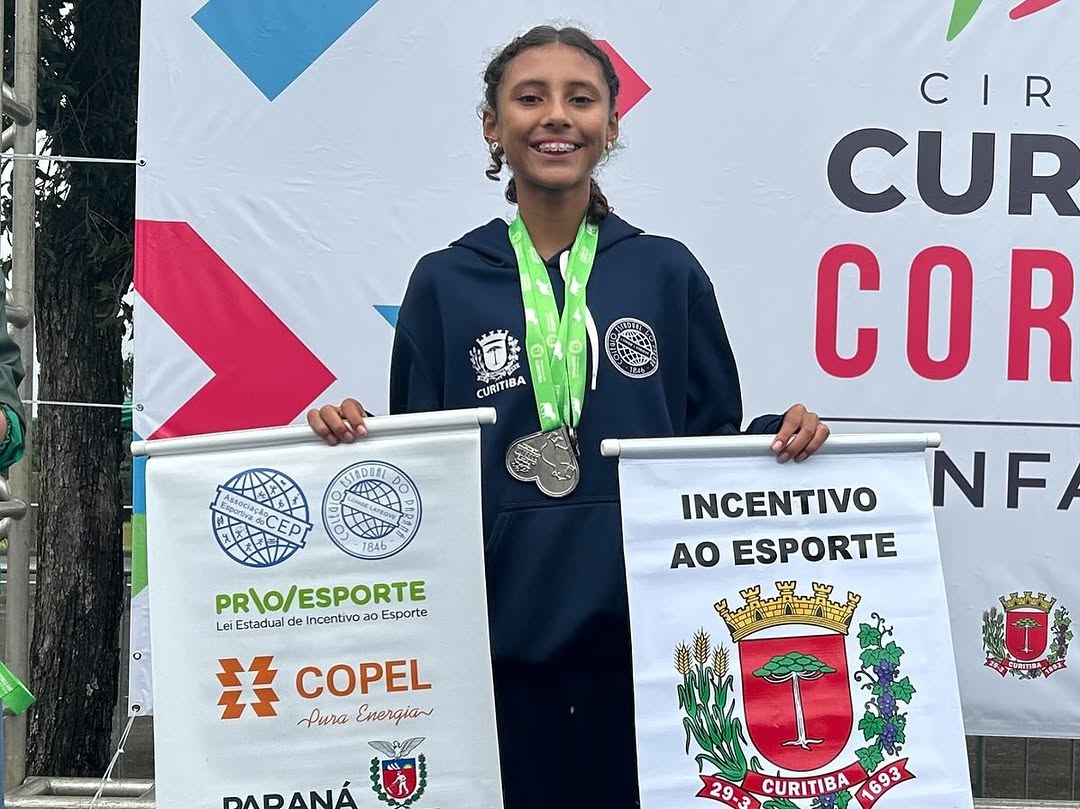 equipes de atletismo feminino e masculino do CEP na primeira prova do Circuito Infantil de Corridas de Rua de Curitiba