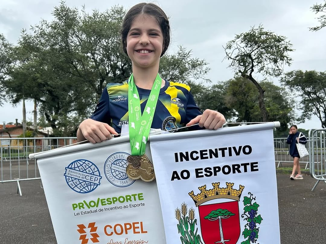 equipes de atletismo feminino e masculino do CEP na primeira prova do Circuito Infantil de Corridas de Rua de Curitiba