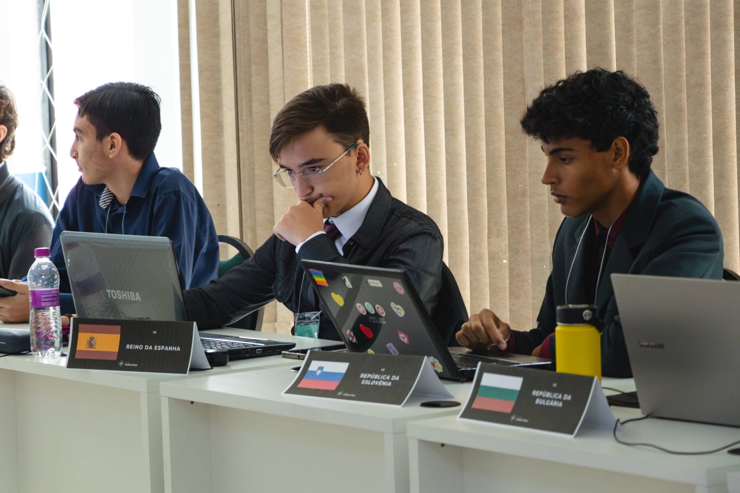 estudantes simulam reunião da ONU