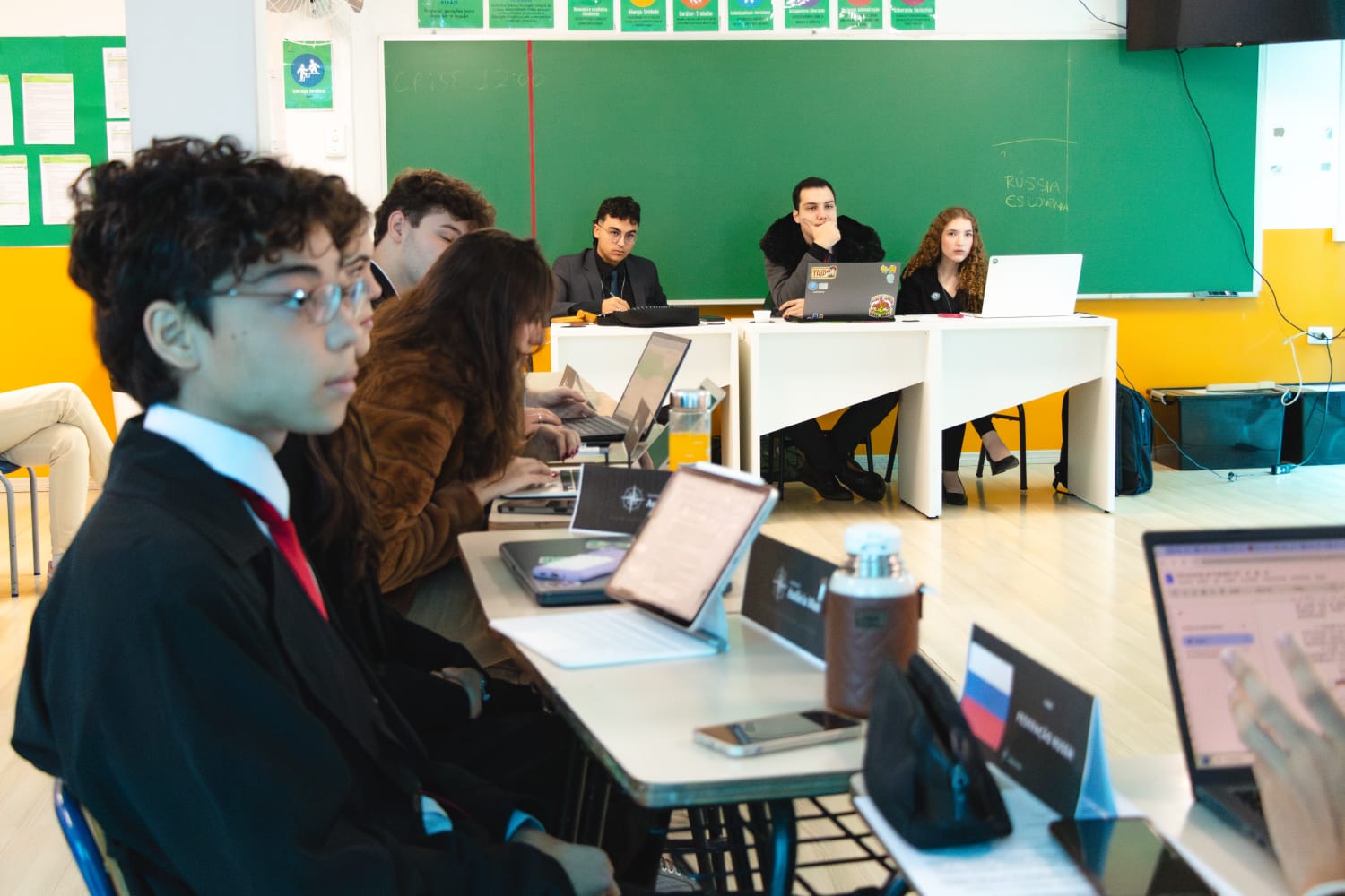 estudantes simulam reunião da ONU