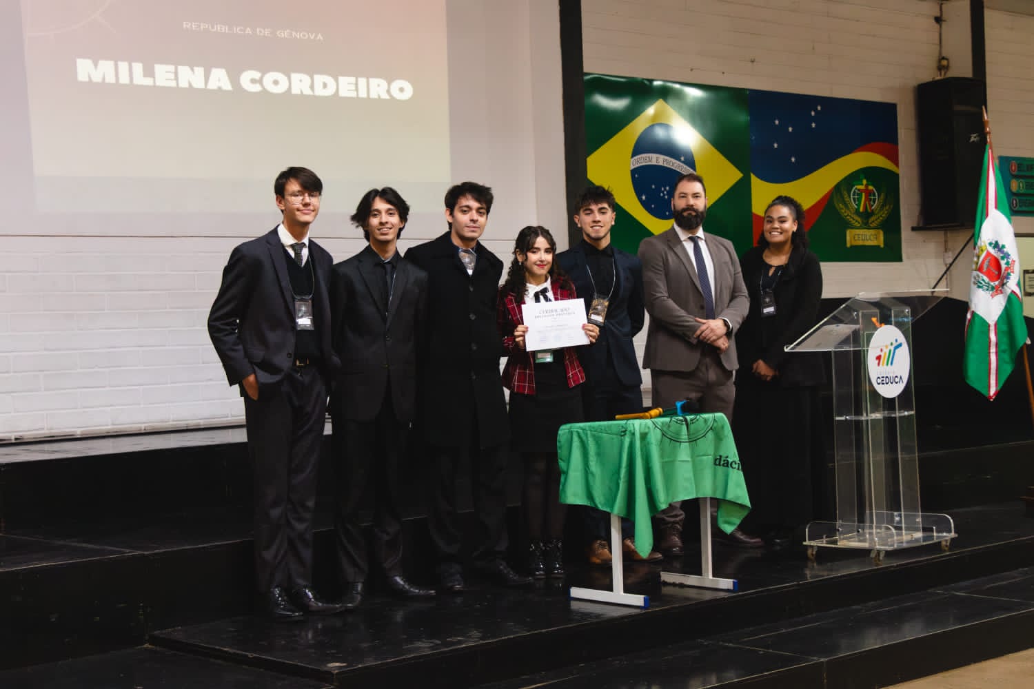 estudantes simulam reunião da ONU