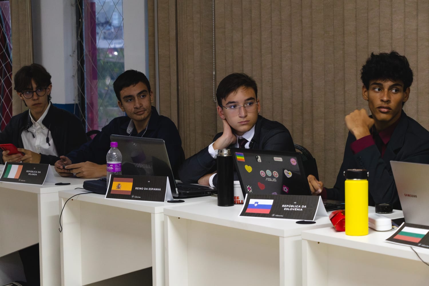 estudantes simulam reunião da ONU