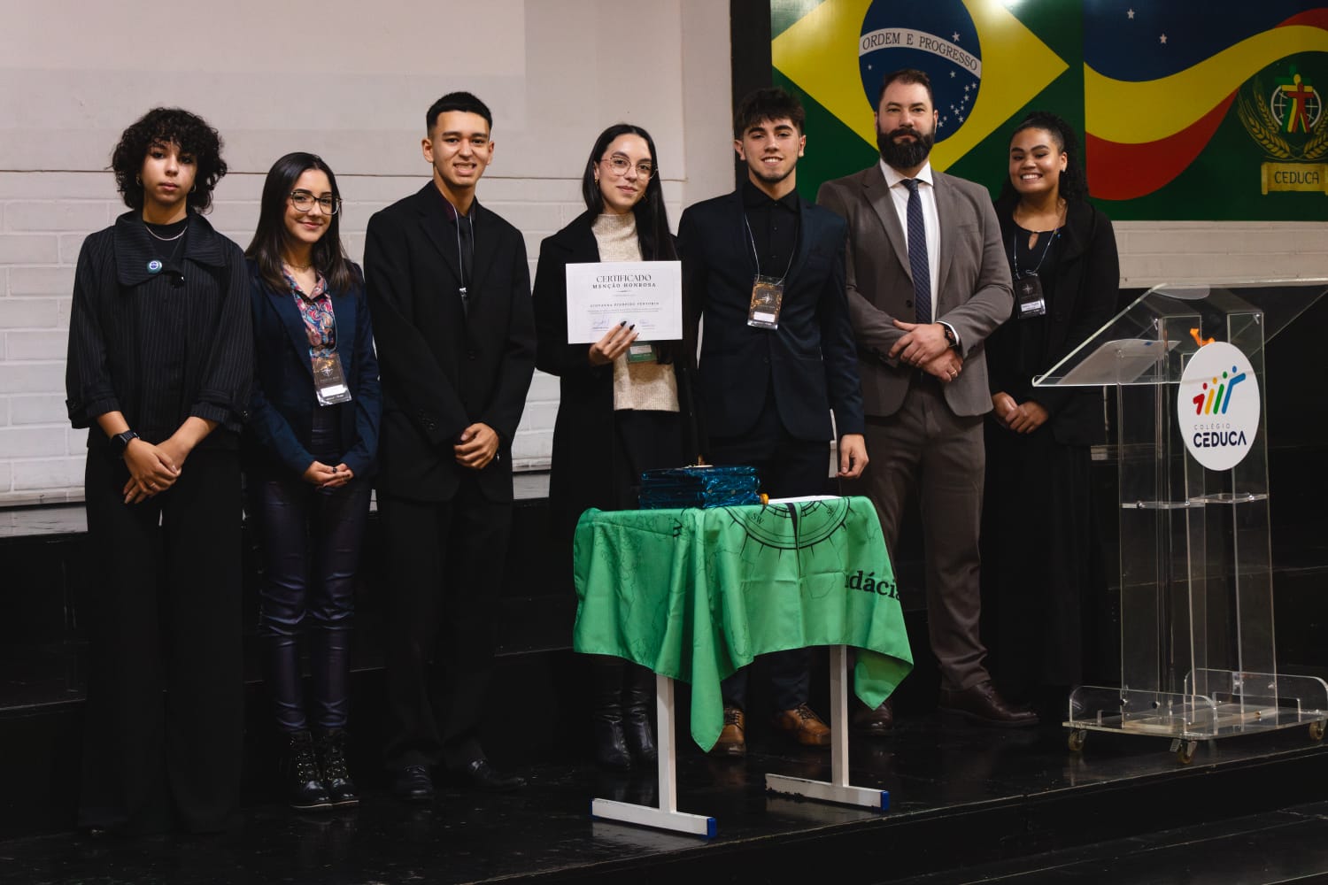 estudantes simulam reunião da ONU