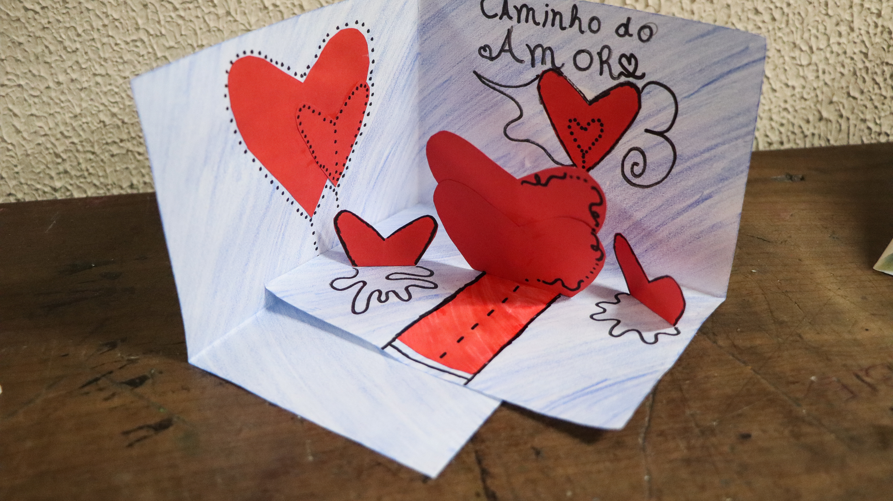 Trabalhos artísticos de estudantes, em exposição