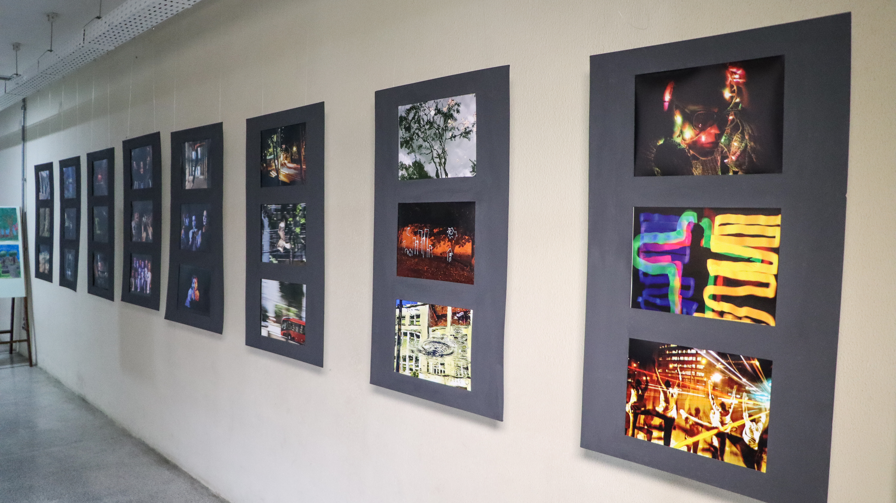 Trabalhos artísticos de estudantes, em exposição