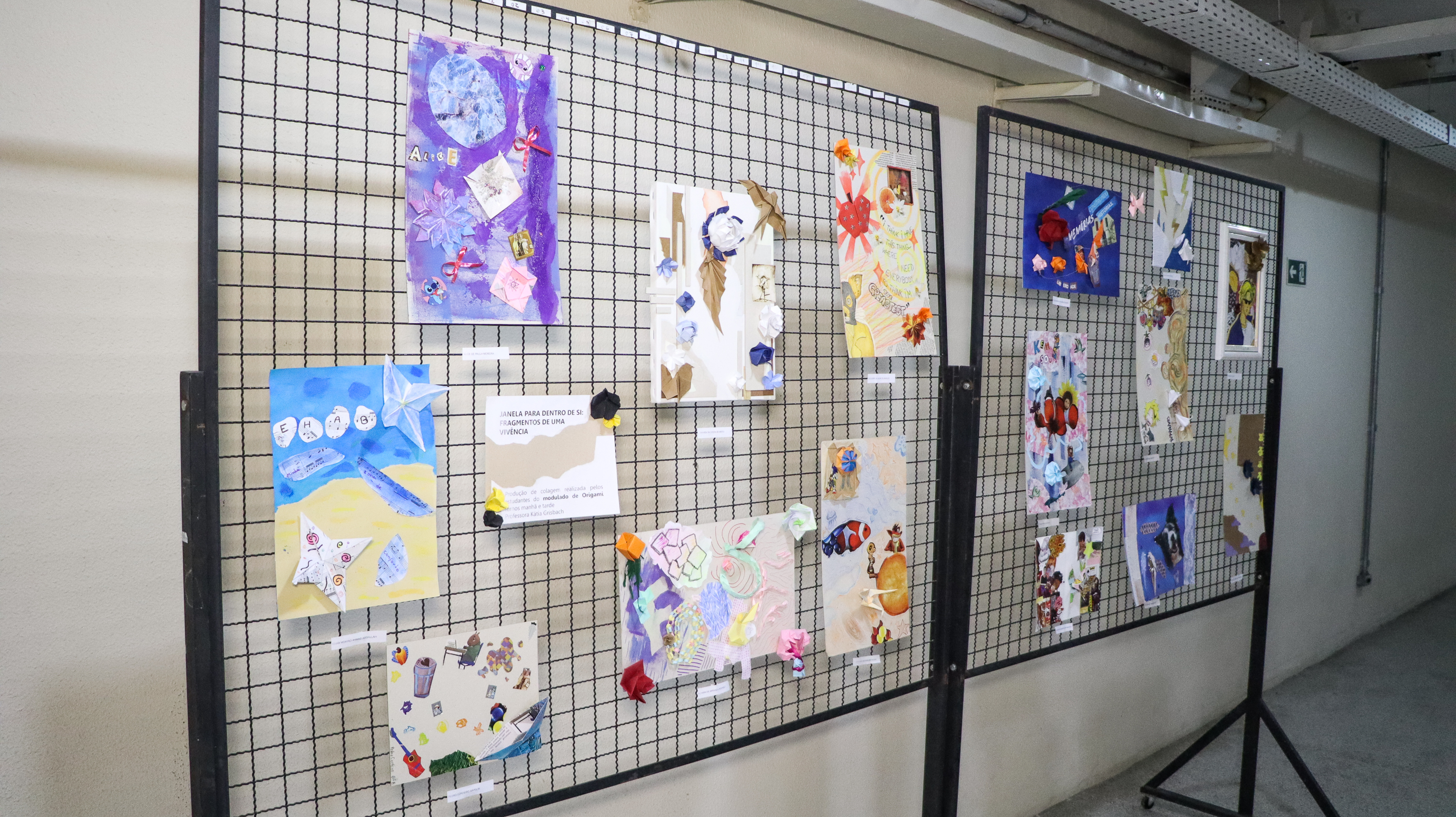 Trabalhos artísticos de estudantes, em exposição