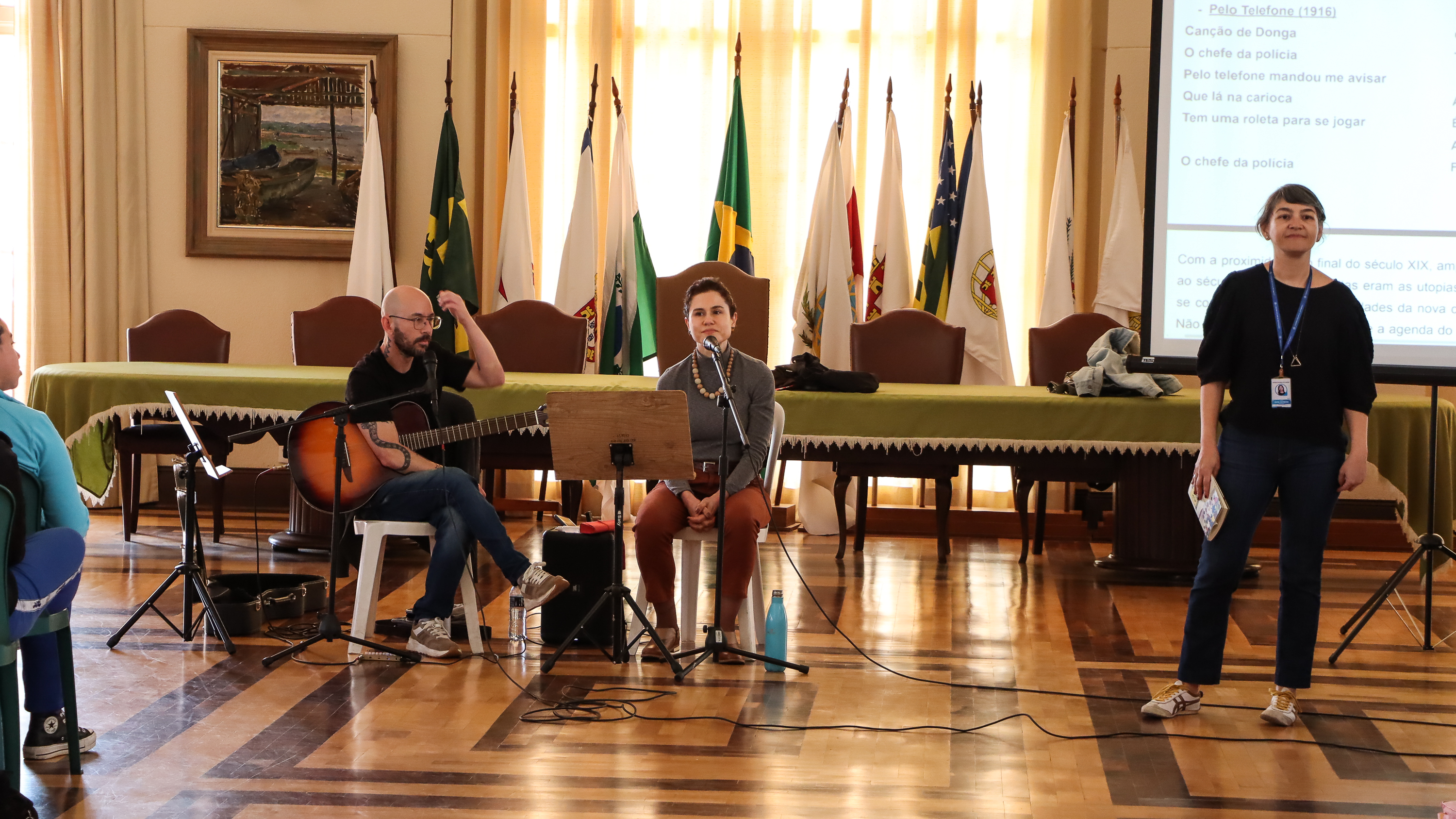 Aula de História do Brasil, com música