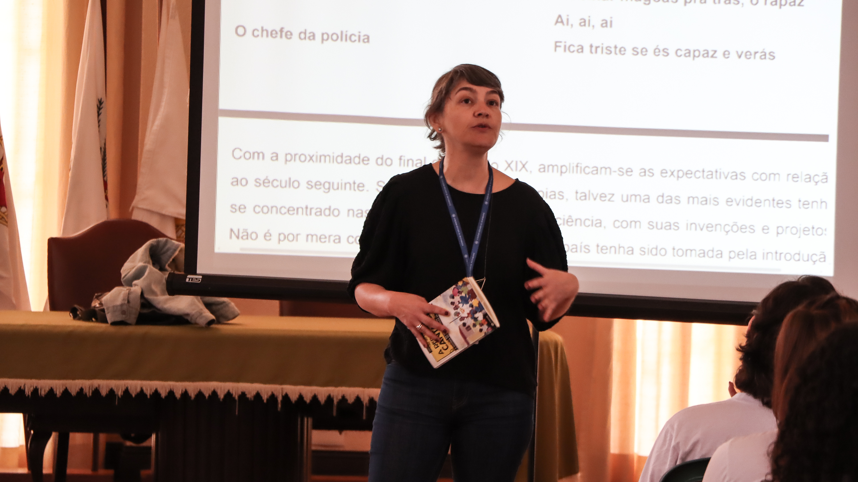 Aula de História do Brasil, com música