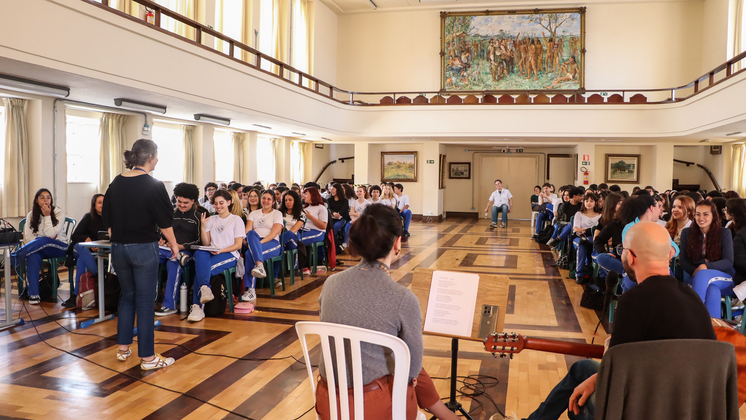 Aula de História do Brasil, com música