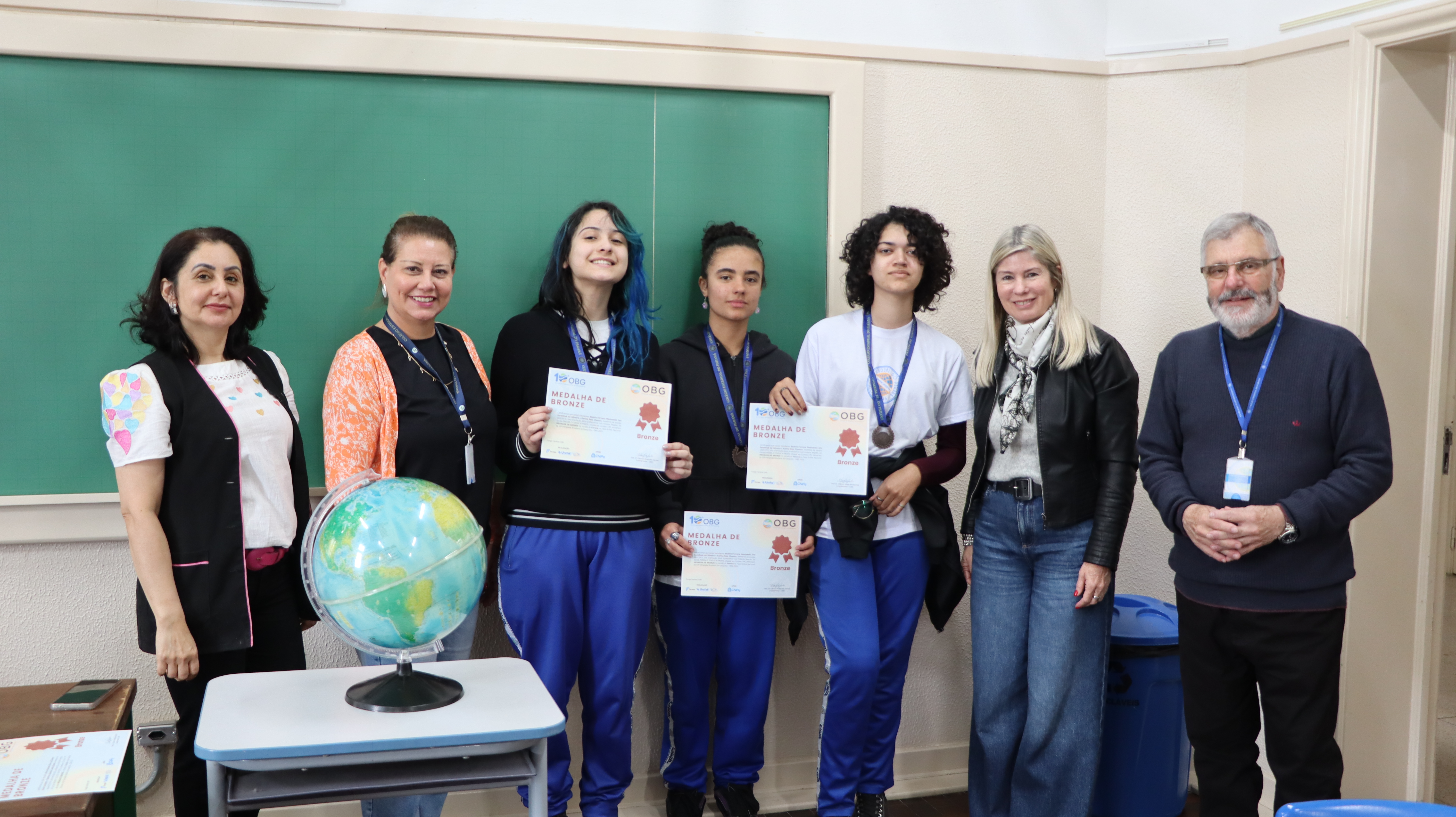 Estudantes recebem medalha e certificado da Olimpíada Brasileira de Geografia