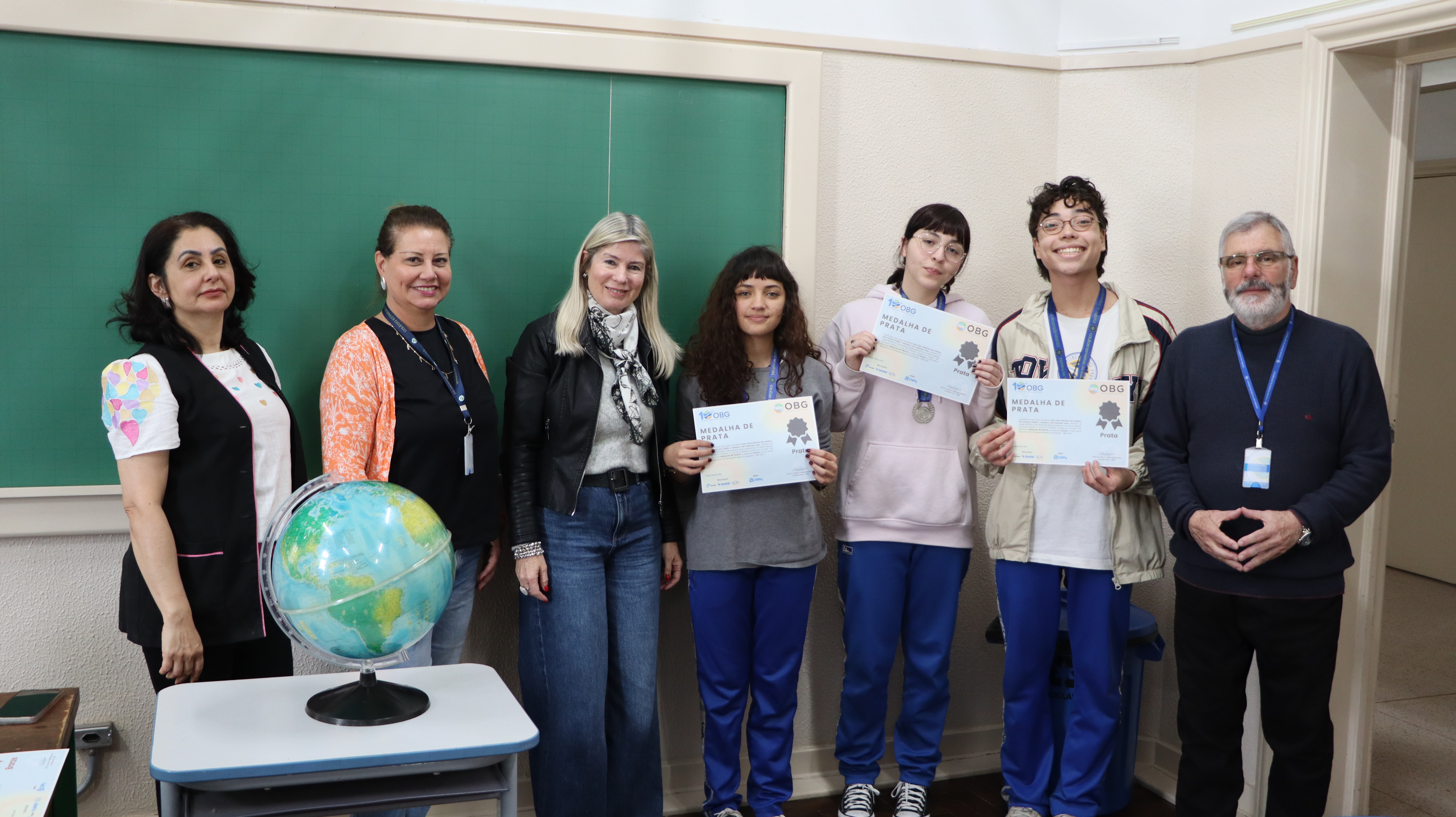 Estudantes recebem medalha e certificado da Olimpíada Brasileira de Geografia