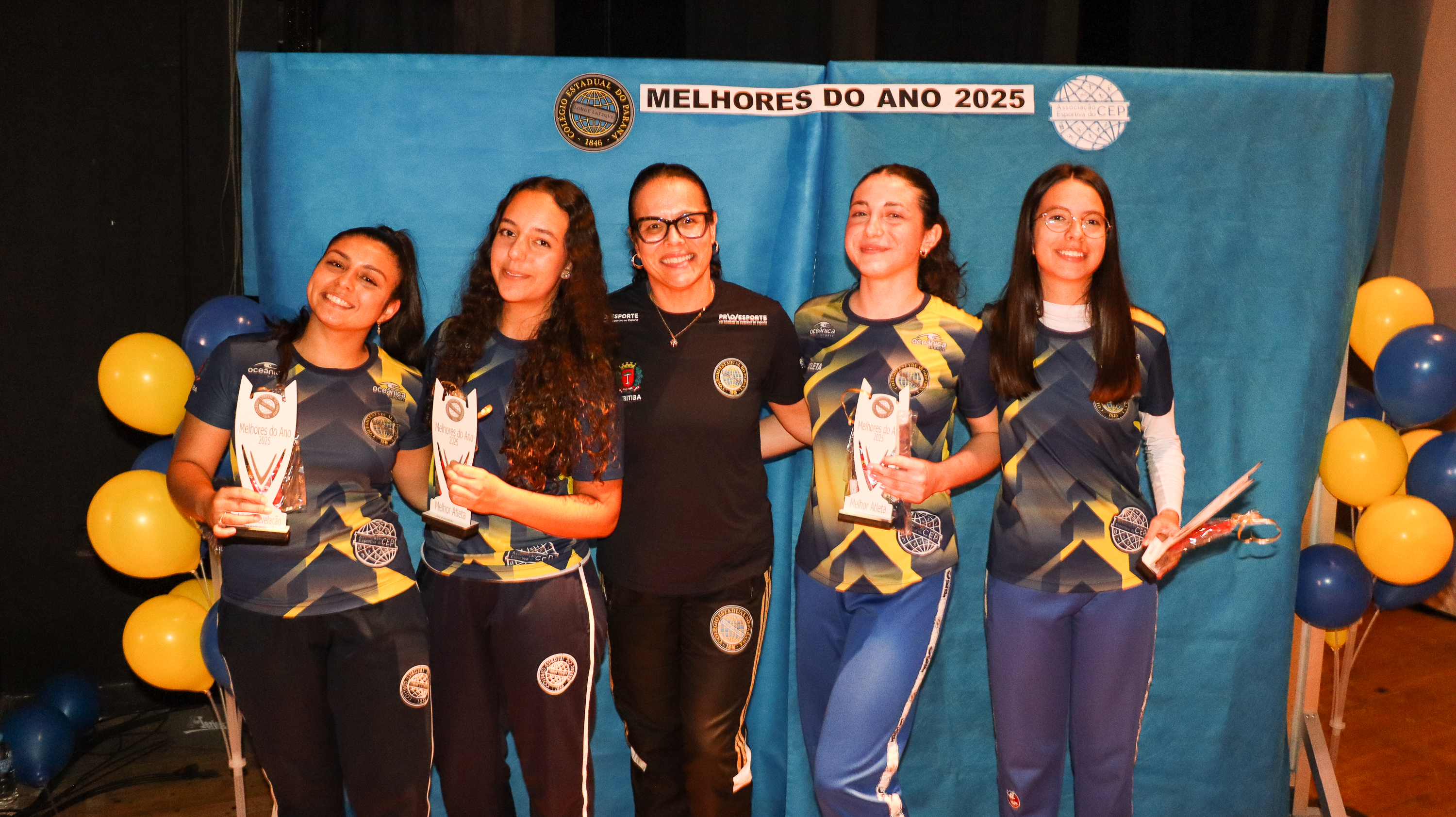 Estudantes atletas do CEP recebem homenagem
