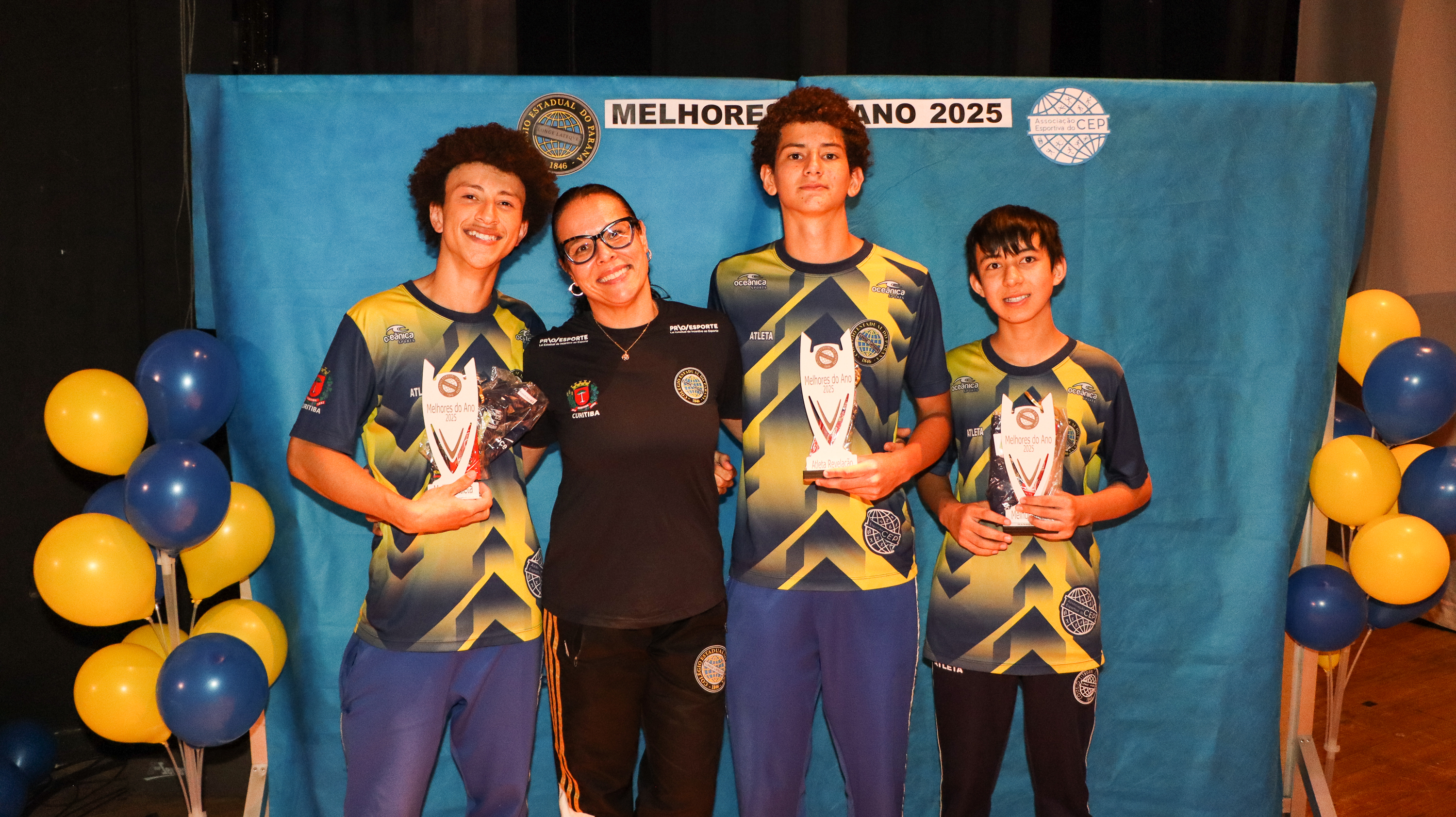 Estudantes atletas do CEP recebem homenagem