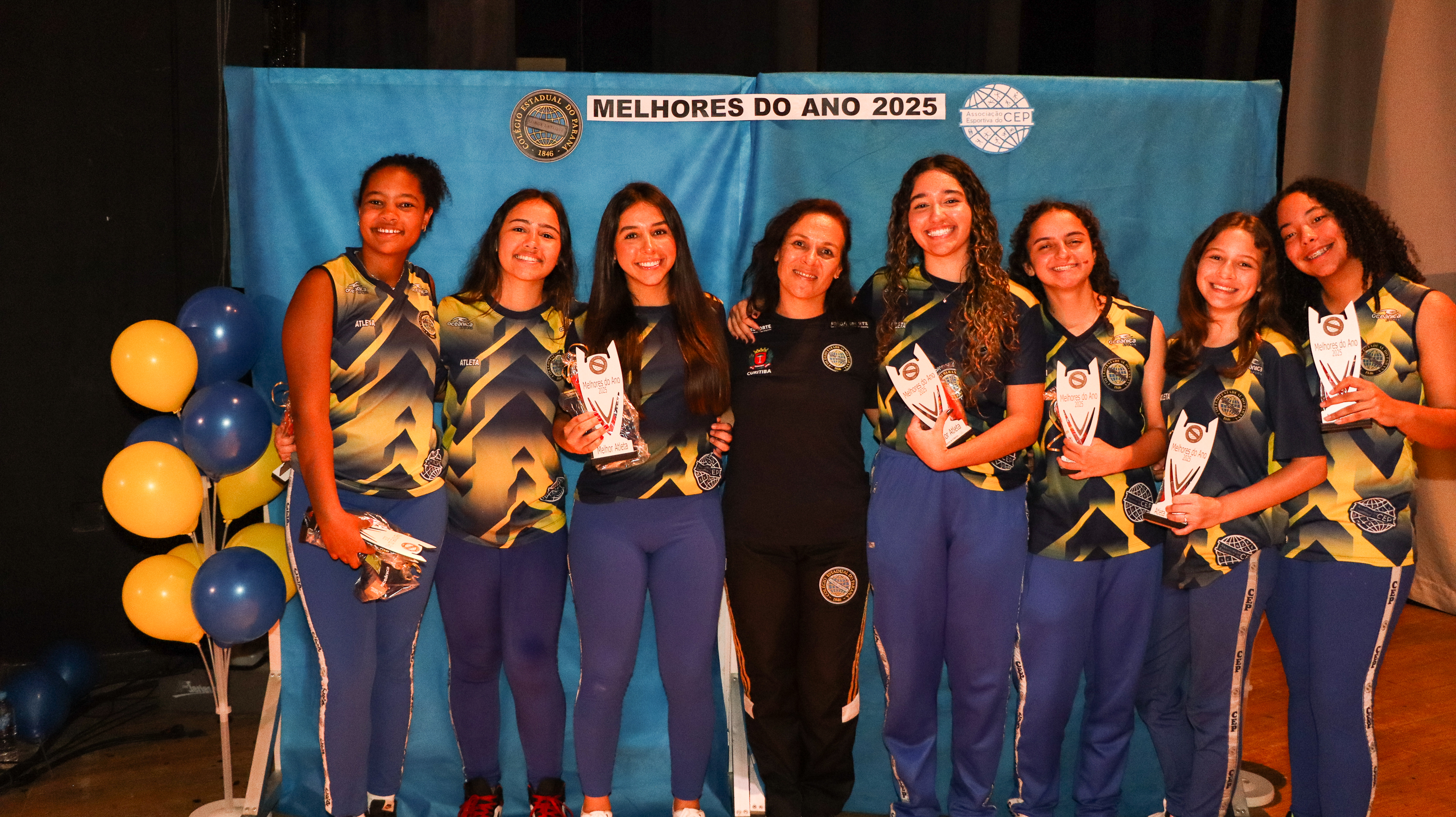 Estudantes atletas do CEP recebem homenagem