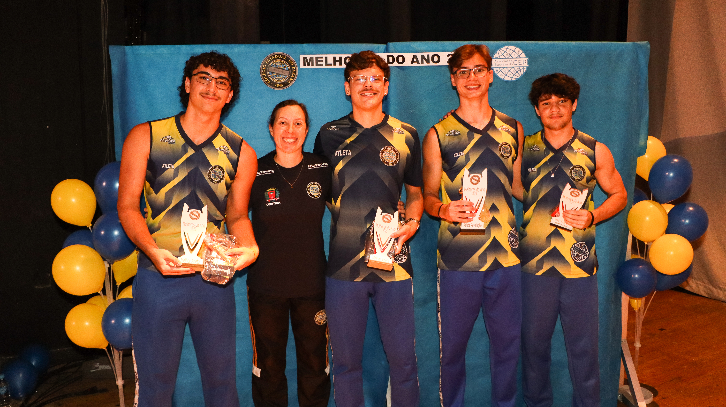 Estudantes atletas do CEP recebem homenagem