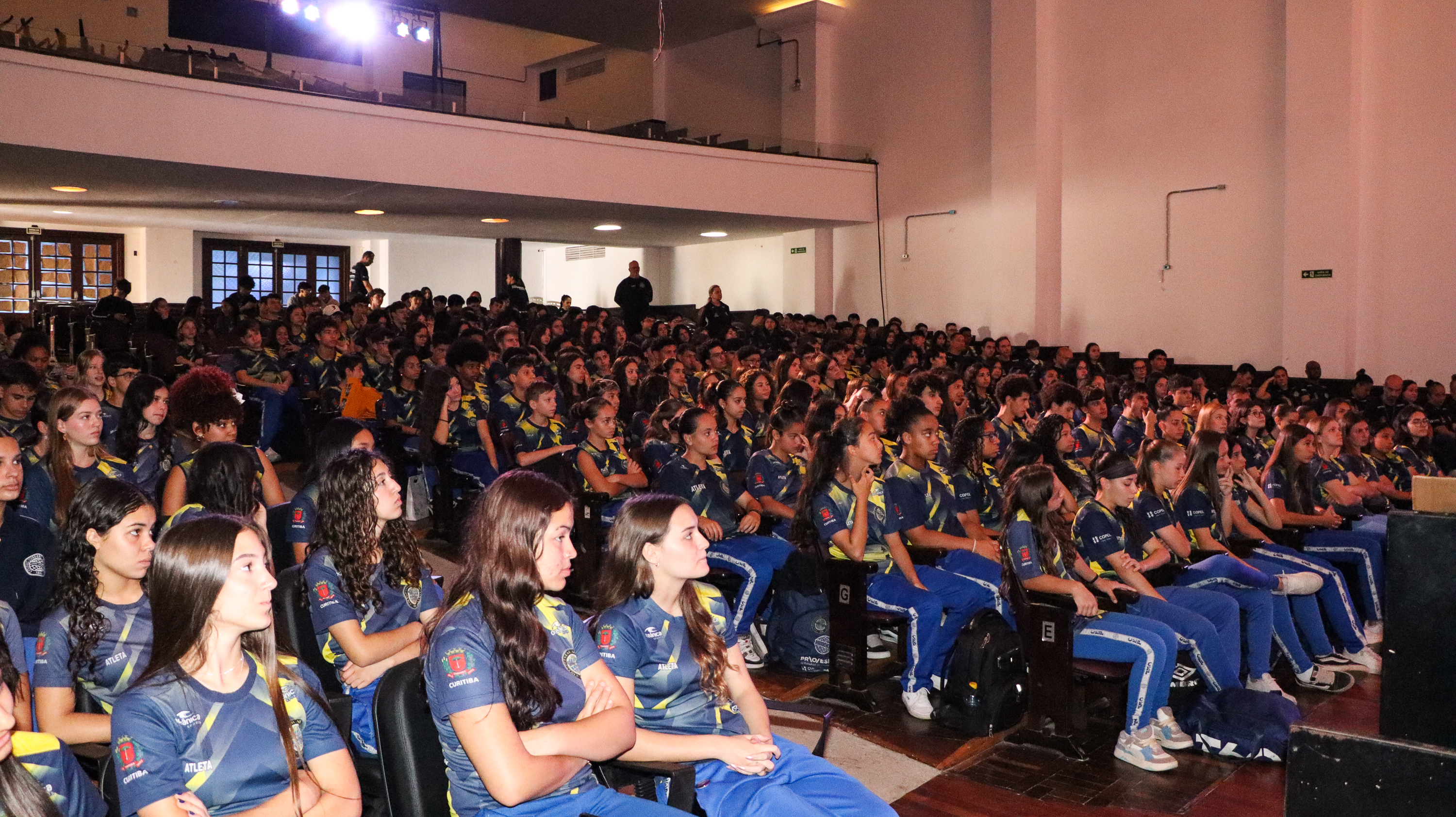 Estudantes atletas do CEP recebem homenagem