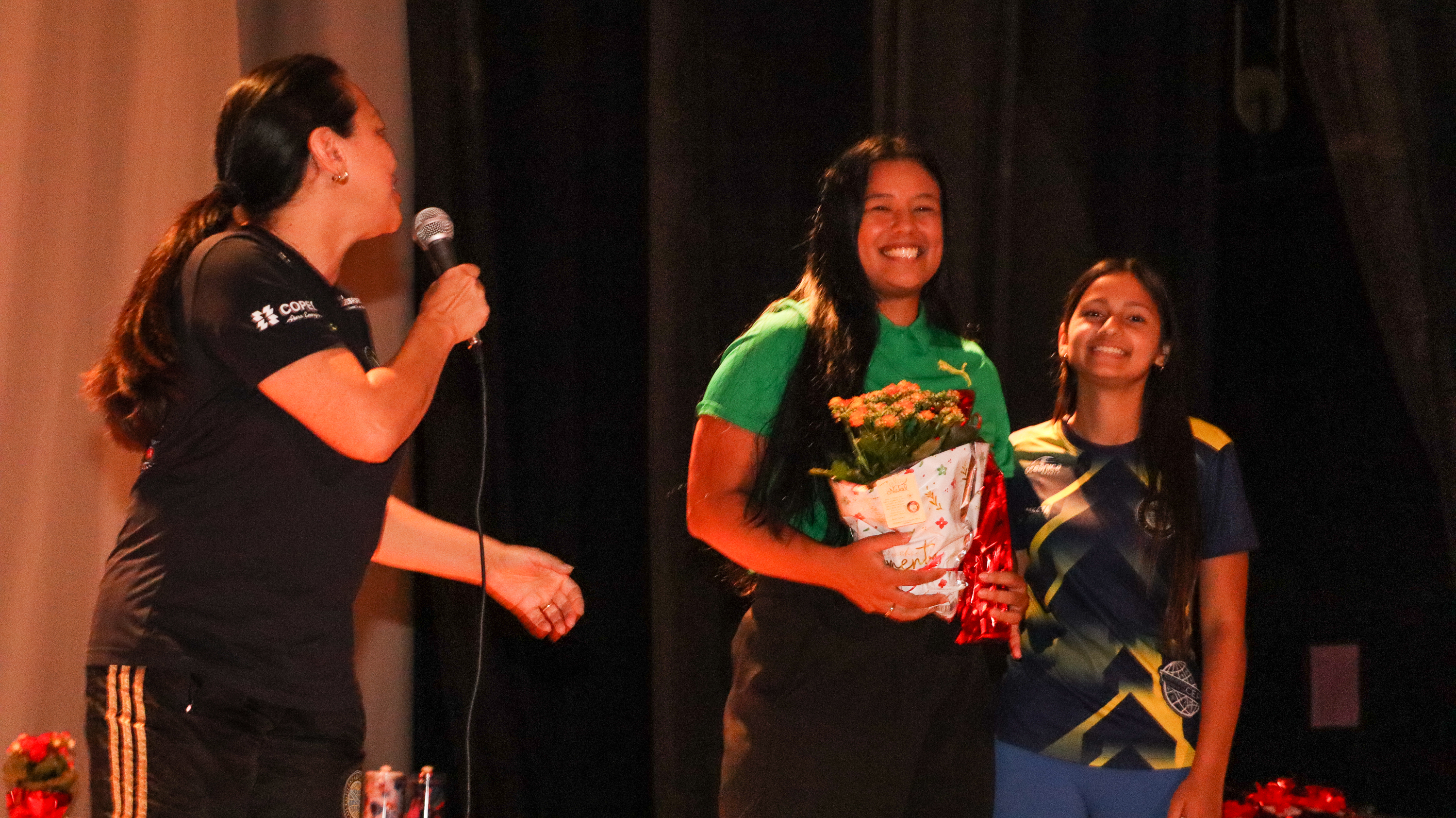 Estudantes atletas do CEP recebem homenagem