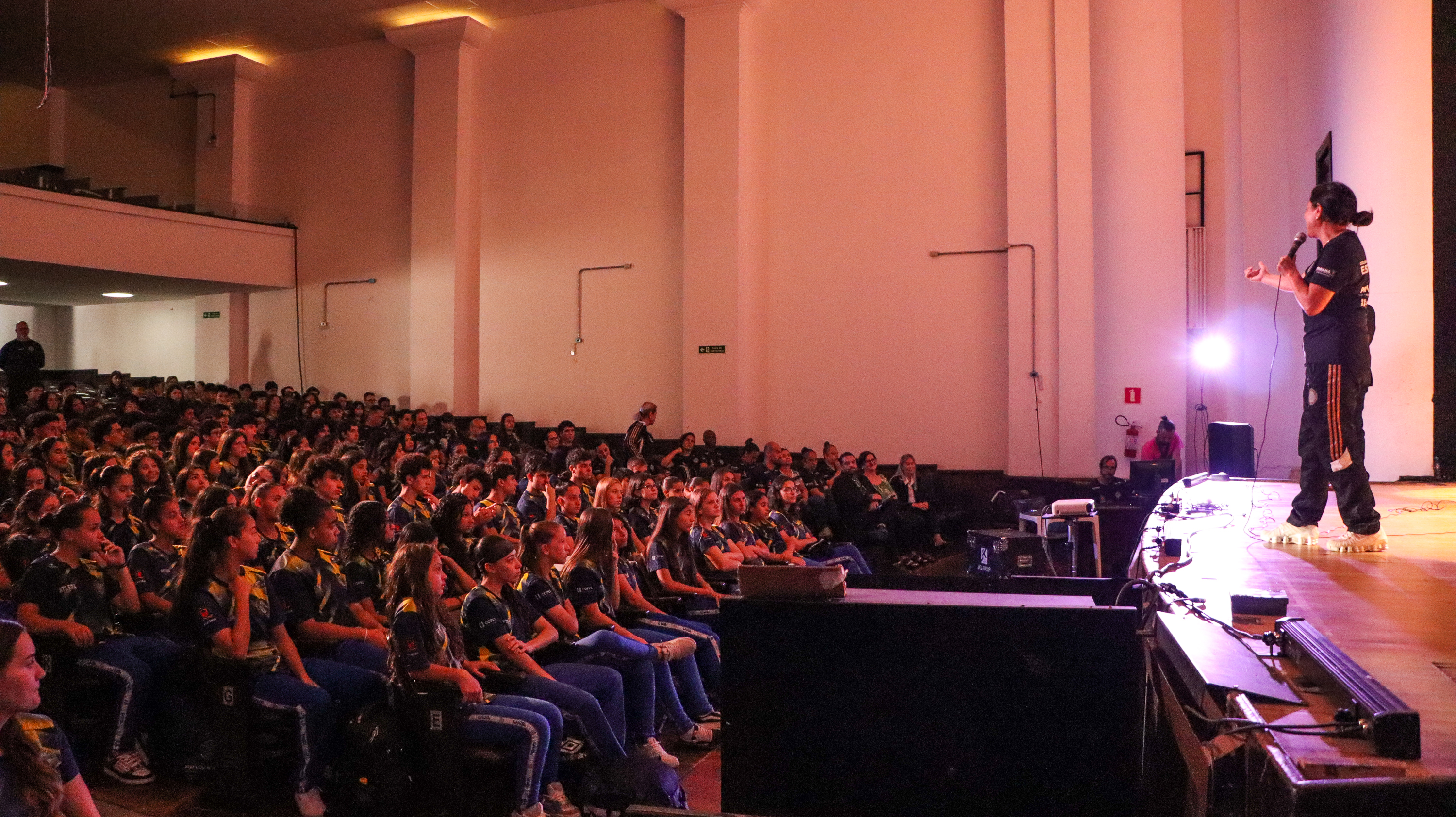 Estudantes atletas do CEP recebem homenagem
