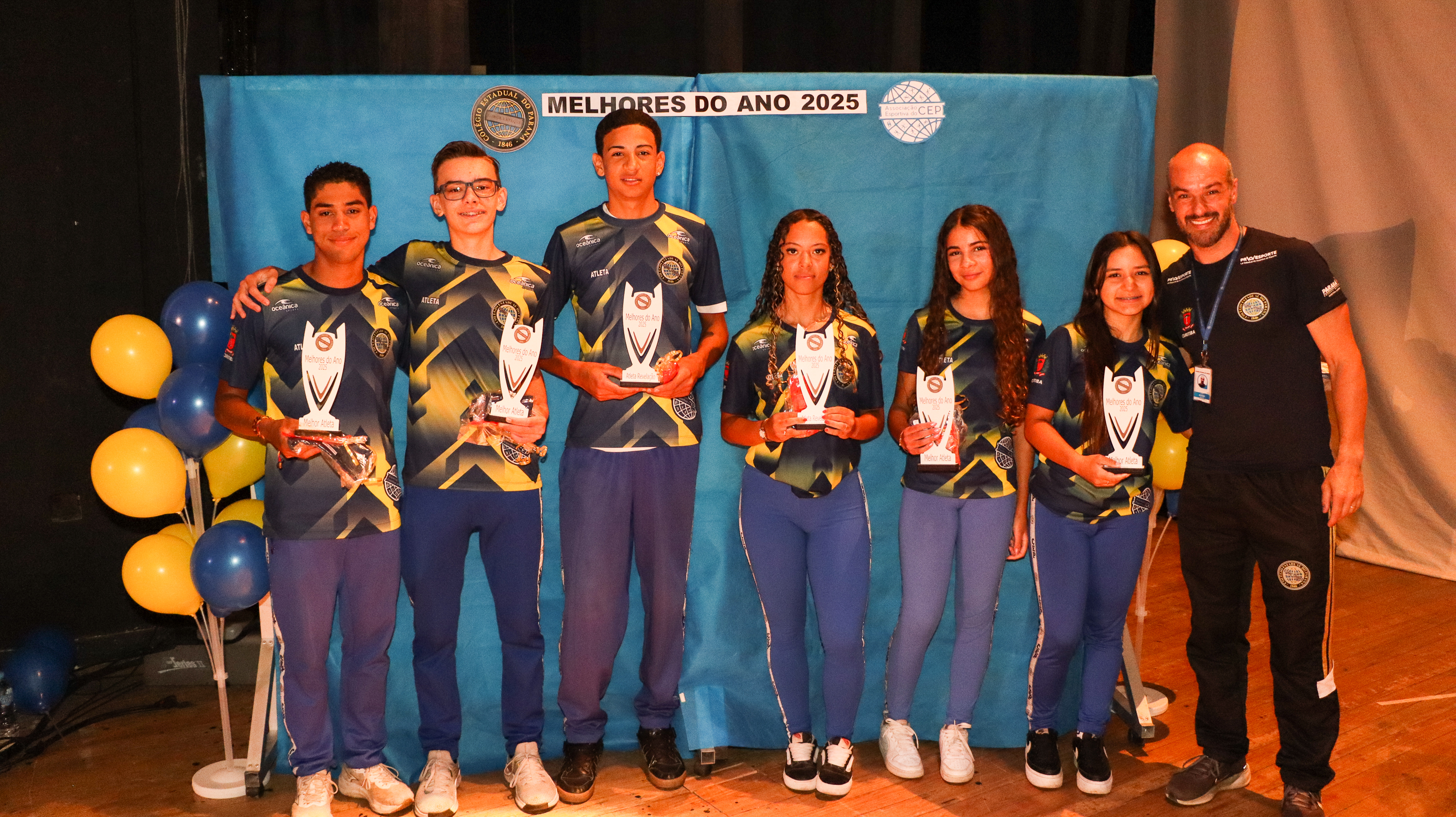 Estudantes atletas do CEP recebem homenagem