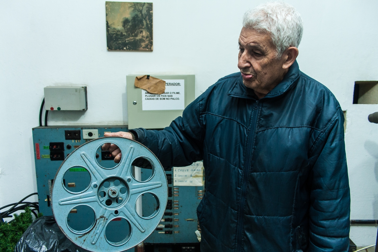 Seu Dante e as máquinas do cinema antigo