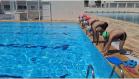 estudantes praticando natação na piscina do CEP