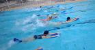 estudantes praticando natação na piscina do CEP