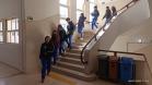 Estudantes no exercício "plano de abandono"