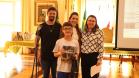 Breno recebe prêmio de concurso Miguel Bakun