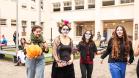 Estudantes no evento Día de los Muertos