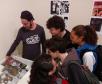 Os alunos e alunas do Colégio Estadual do Paraná (CEP) que vão participar do projeto de construção da 2a edição da Revista do CEP em Quadrinhos participaram, na última terça-feira (14), de uma aula expositiva na Gibiteca de Curitiba, parceira no projeto.
