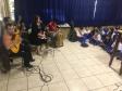 Os estudantes do Colégio Estadual do Paraná (CEP) participaram, na segunda-feira (20), de uma atividade intercultural que contou com a participação da cantora e folclorista argentina Karina Valdez, acompanhada por músicos também argentinos