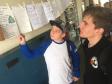 Os estudantes do Colégio Estadual do Paraná, no Colégio Estadual Amâncio Moro (CEP-Amâncio), concluíram mais uma etapa do projeto Sedução da Linguagem Poética, nesta sexta-feira (28). A produção de poemas dos alunos e alunas já pode ser conferida nos varais esticados nos corredores e nas áreas de convivência da instituição.