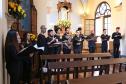 E nesta segunda-feira (12), foi a vez do Coro do CEP se apresentar na Capela da Glória na capital paranaense. O grupo musical do CEP é uma das atrações da programação da Semana Cultural preparada para Festa da Glória, promovida pela paróquia.
A apresentação do Coro, com direção de Isabel Gabiatti, contou com a presença da Diretora Geral do CEP, Tânia Maria Acco. 