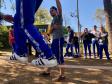 Estudantes do Colégio Estadual do Paraná (CEP) estão experimentando o slackline nas aulas curriculares de Educação Física. A missão é andar sobre uma fita esticada, suspensa do solo em aproximadamente um metro de altura, permitindo assim que o aluno e aluna pisem firme para avançar de um lado para outro sem cair e até possibilitar a execução de algumas acrobacias. 