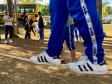 Estudantes do Colégio Estadual do Paraná (CEP) estão experimentando o slackline nas aulas curriculares de Educação Física. A missão é andar sobre uma fita esticada, suspensa do solo em aproximadamente um metro de altura, permitindo assim que o aluno e aluna pisem firme para avançar de um lado para outro sem cair e até possibilitar a execução de algumas acrobacias. 