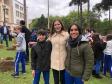No início da tarde desta segunda-feira (23), os estudantes acompanhados pelas equipes gestora e pedagógica, e por representantes da Secretária de Estado da Educação do Paraná (SEED), plantaram algumas mudas de árvores no pátio da instituição de educação mais antiga do Estado.