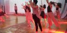 o corpo de dança se apresenta em cidades da Região Oeste. Na quarta-feira (25) foram aplaudidos no Centro Cultural Arte e Vida do município de Dois Vizinhos. Na quinta-feira (26), a trupe se apresenta no Colégio Padre José Anchieta, na cidade de São Jorge D´Oeste, e, no mesmo dia, vão para Cruzeiro do Iguaçu, onde dançam no Centro Cultural Daniel Turmina Júnior. 