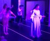 Os estudantes do 4° ano do Curso de Teatro do Colégio Estadual do Paraná (CEP) participaram da prova pública com a estreia do clássico “Orfeu e Eurídice”, que conta a história dos mitos gregos em uma adaptação com direção do professor André Meirelles. A novidade ficou por conta da interpretação do elenco, feita também em libras para tornar o teatro ainda mais inclusivo. 