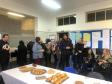 Os diretores auxiliares e equipe pedagógica, nas unidades de atendimento, cumprimentaram os docentes na sala dos professores durante o intervalo de aulas nesta terça-feira (15). Lá, eles participaram de um lanche coletivo organizado e oferecido pelos próprios professores de cada turno.