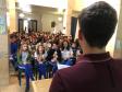 Dez estudantes do Curso de Medicina, que fazem parte da Liga Acadêmica de Otorrinolaringologia do Hospital de Clínicas de Curitiba, promoveram, nesta quarta-feira (23), uma palestra para os estudantes dos 8°s anos do Ensino Fundamental do Colégio Estadual do Paraná (CEP). Eles falaram sobre os danos causados ao organismo pelo consumo de álcool e o uso frequente de cigarros, além dos potenciais para o desenvolvimento do vício e doenças graves, que podem inclusive causar a morte dos usuários.