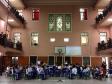 Setenta estudantes e um maestro, que compõem a Banda Sinfônica Bento Mossurunga do Colégio Estadual do Paraná, emocionaram e arrancaram muitos aplausos de uma plateia que, na noite de quarta-feira (27), lotou os mezaninos e os corredores do Instituto de Educação do Paraná (CEP-Instituto).