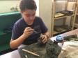 A arte de manipular o barro, a queima para transformar em cerâmica e as pinturas para finalizar os trabalhos são técnicas ainda ensinadas em aulas práticas do Modulado Modelagem em Argila, ofertado pela Escolinha de Arte do Colégio Estadual do Paraná (CEP).