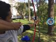 Seja disputando a bola na rede durante uma partida de vôlei ou empunhando um arco e flecha (modelo ventosa) para acertar o alvo colocado a alguns metros de distância, os estudantes do Colégio Estadual do Paraná (CEP) brincam e se divertem durante as aulas práticas de Educação Física