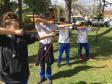 Seja disputando a bola na rede durante uma partida de vôlei ou empunhando um arco e flecha (modelo ventosa) para acertar o alvo colocado a alguns metros de distância, os estudantes do Colégio Estadual do Paraná (CEP) brincam e se divertem durante as aulas práticas de Educação Física
