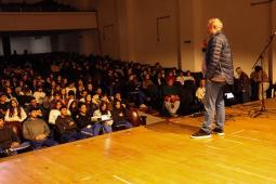 Palestrante e turma, no auditório