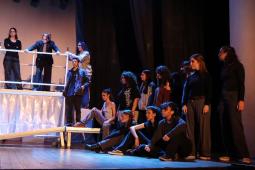 Estudantes de teatro ensaiam a peça