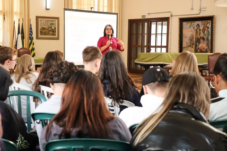 palestra_diretora_Mariana_Neris_Secretaria_da_Mulher