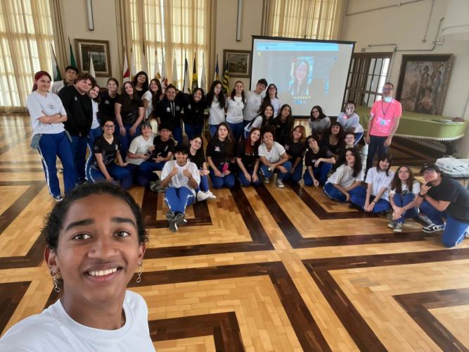 roda_de_conversa_professora_UEL_2out2024