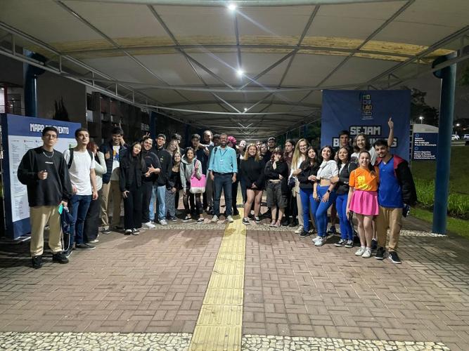 ensino_medio_visita_feira_de_profissoes_2024