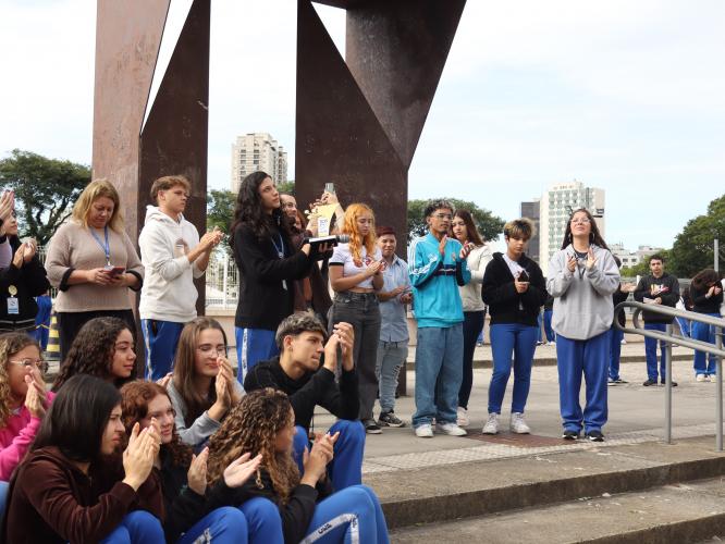 Encontro no pátio do CEP de homenagem a Heloisa_Riske